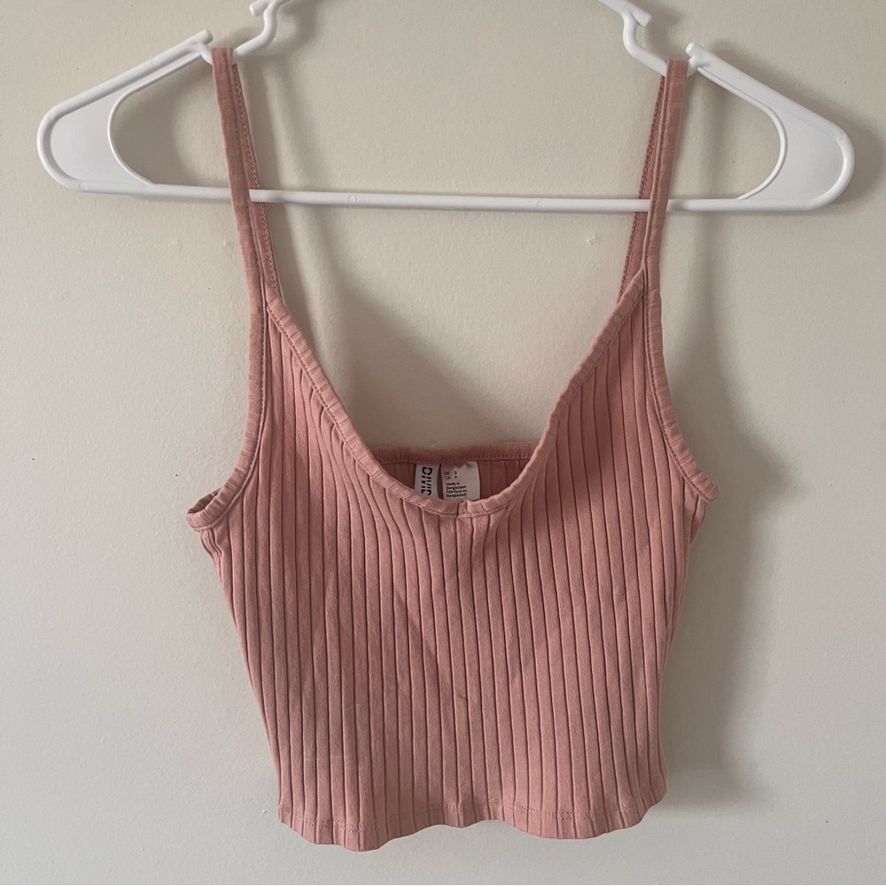 Pink ribbed cropped tank top
